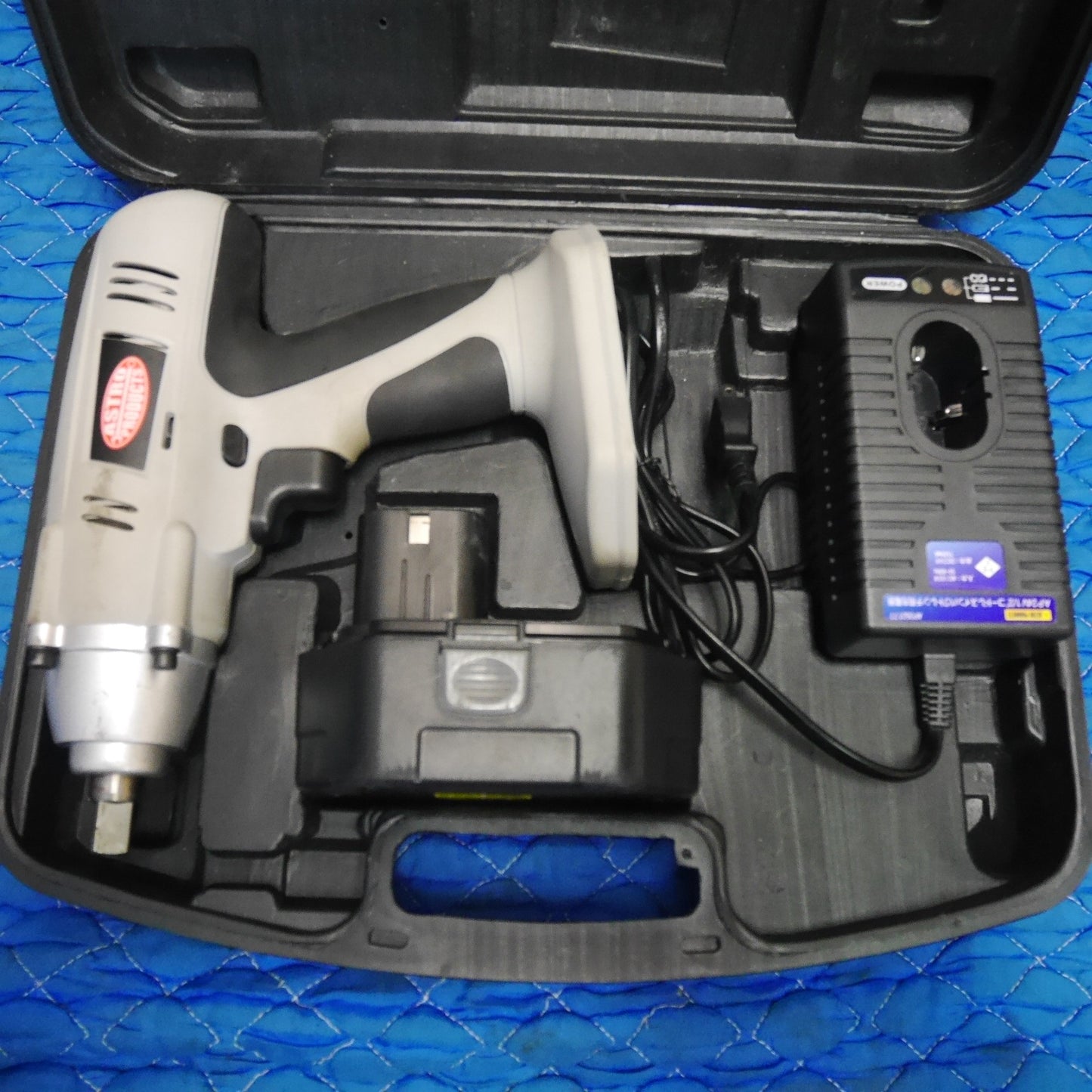 [送料無料] ☆ASTRO PRODUCTS コードレス インパクトレンチ AP050177 電動 工具 充電器 充電式 アストロプロダクツ☆