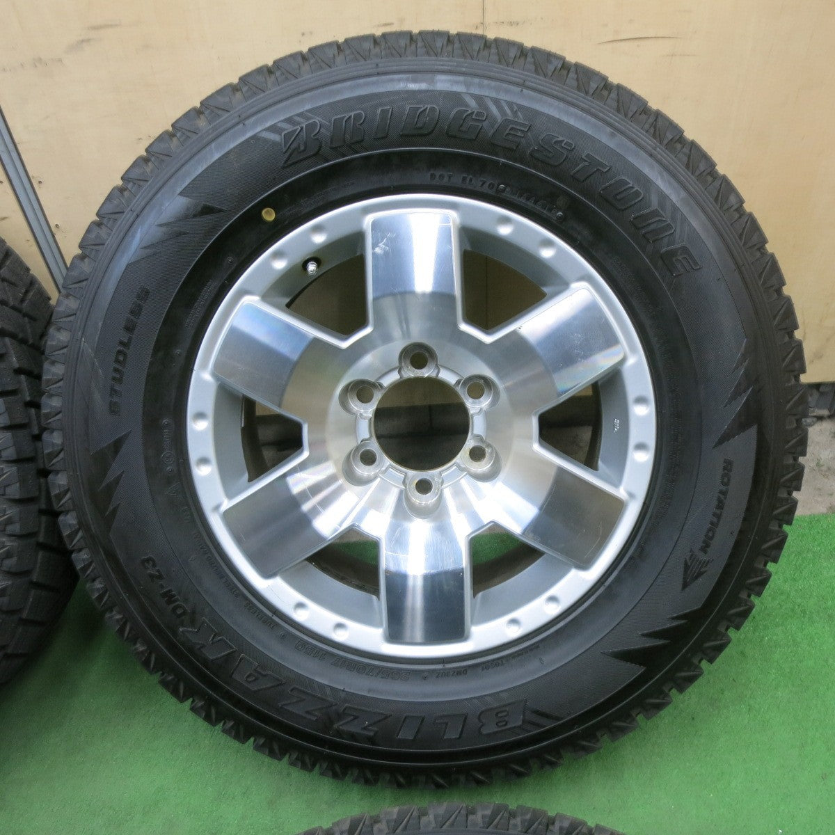 バリ溝！ほぼ10分★トヨタ FJクルーザー 純正 265/70R17 スタッドレス ブリヂストン ブリザック DM-Z3 17インチ PCD139.7/6H★6012804ナス