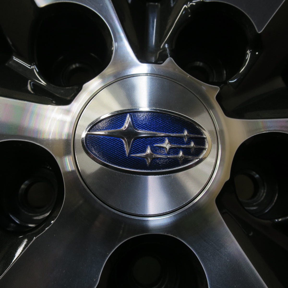 バリ溝！24年！キレイ！9.5分以上★スバル SK フォレスター 純正 225/60R17 スタッドレス ブリヂストン ブリザック DM-V3 17インチ PCD114.3/5H★5110706イス