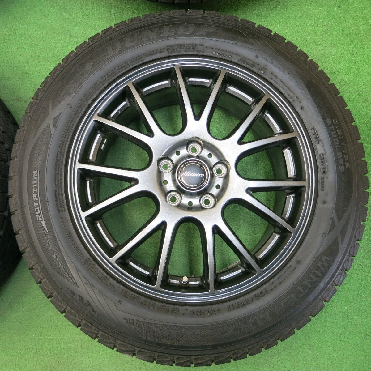 *送料無料* バリ溝！キレイ！9.5分★スタッドレス 225/65R17 ダンロップ ウインターマックス SJ8 Mistiere ミスティーレ 17インチ PCD114.3/5H★4042703イス