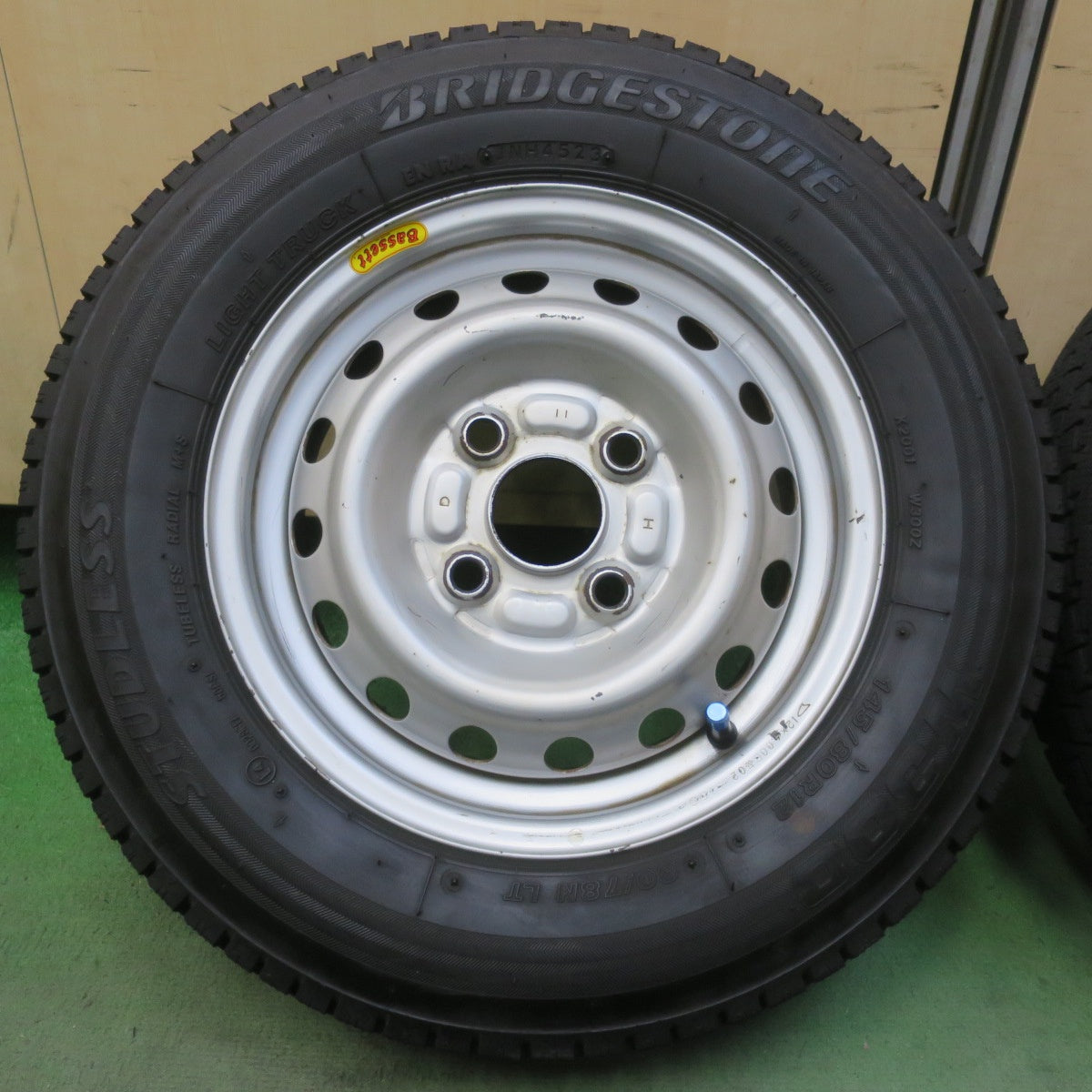 4本価格！23年◎ダイハツ アトレー 純正 スチール 145/80R12 80/78N スタッドレス ブリヂストン W300 12インチ PCD100/4H◎6101908イス