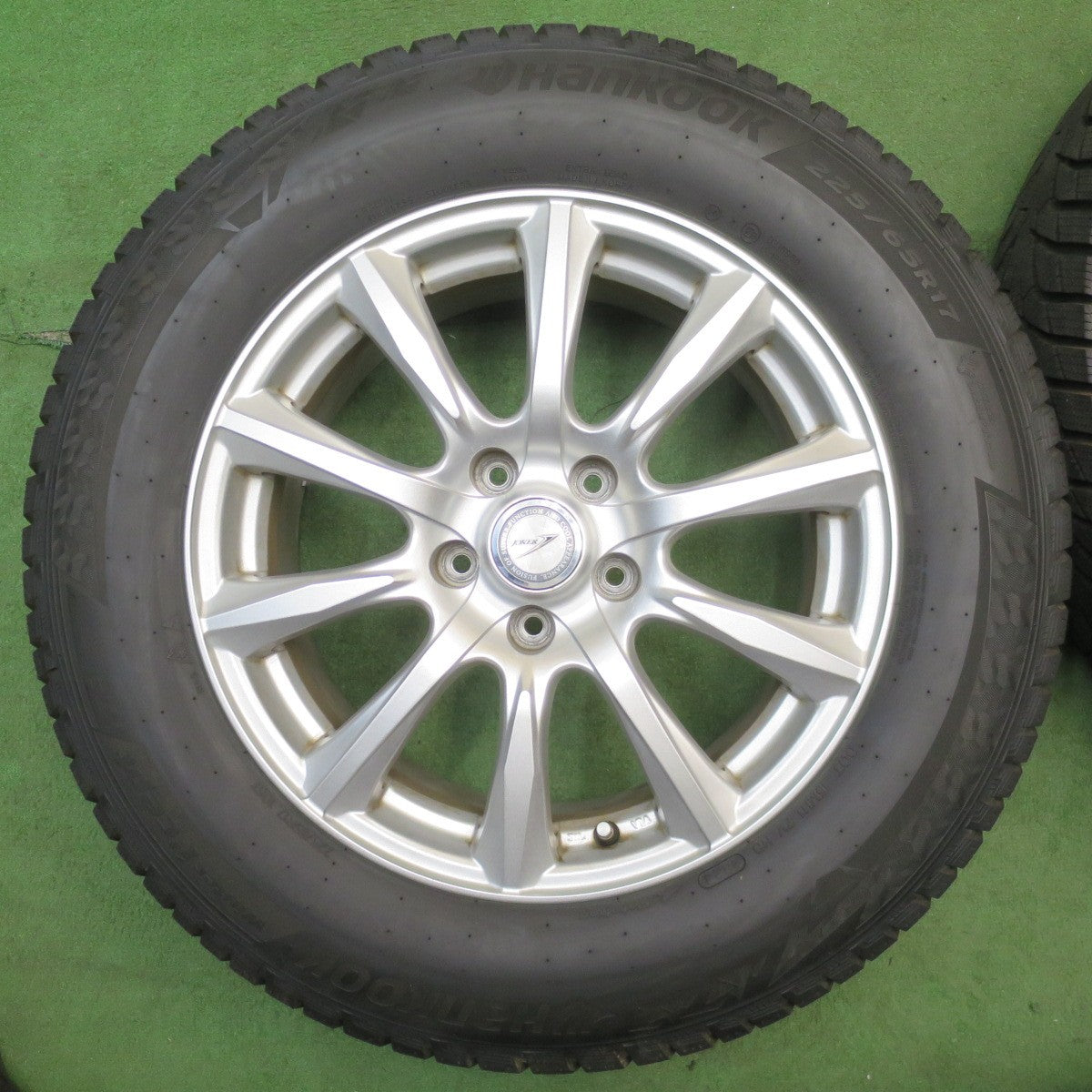 バリ溝！24年！9.5分以上★スタッドレス 225/65R17 ハンコック ウインター アイセプト IZ3X JOKER ジョーカー 17インチ PCD114.3/5H★6051507NJス