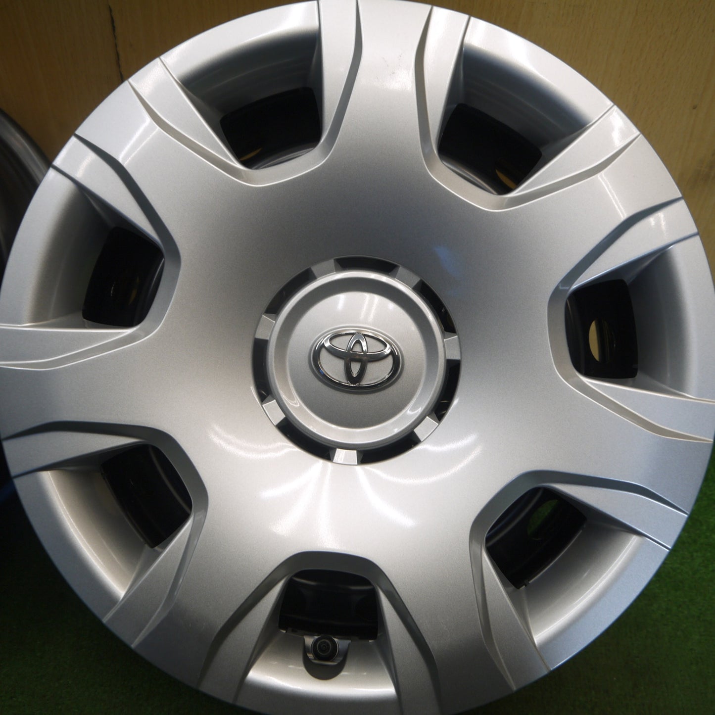 新車外し★トヨタ 200系 ハイエース 純正 スチール ホイール 15インチ 15×6J PCD139.7/6H★6060505Hホ