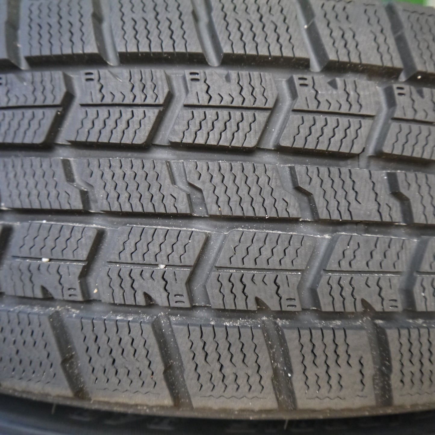 超バリ溝！23年！キレイ！9.5分以上★シエンタ 等 185/60R15 スタッドレス グッドイヤー アイスナビ7 ravrion RS01 ラブリオン 15インチ PCD100/5H★6032704Hス