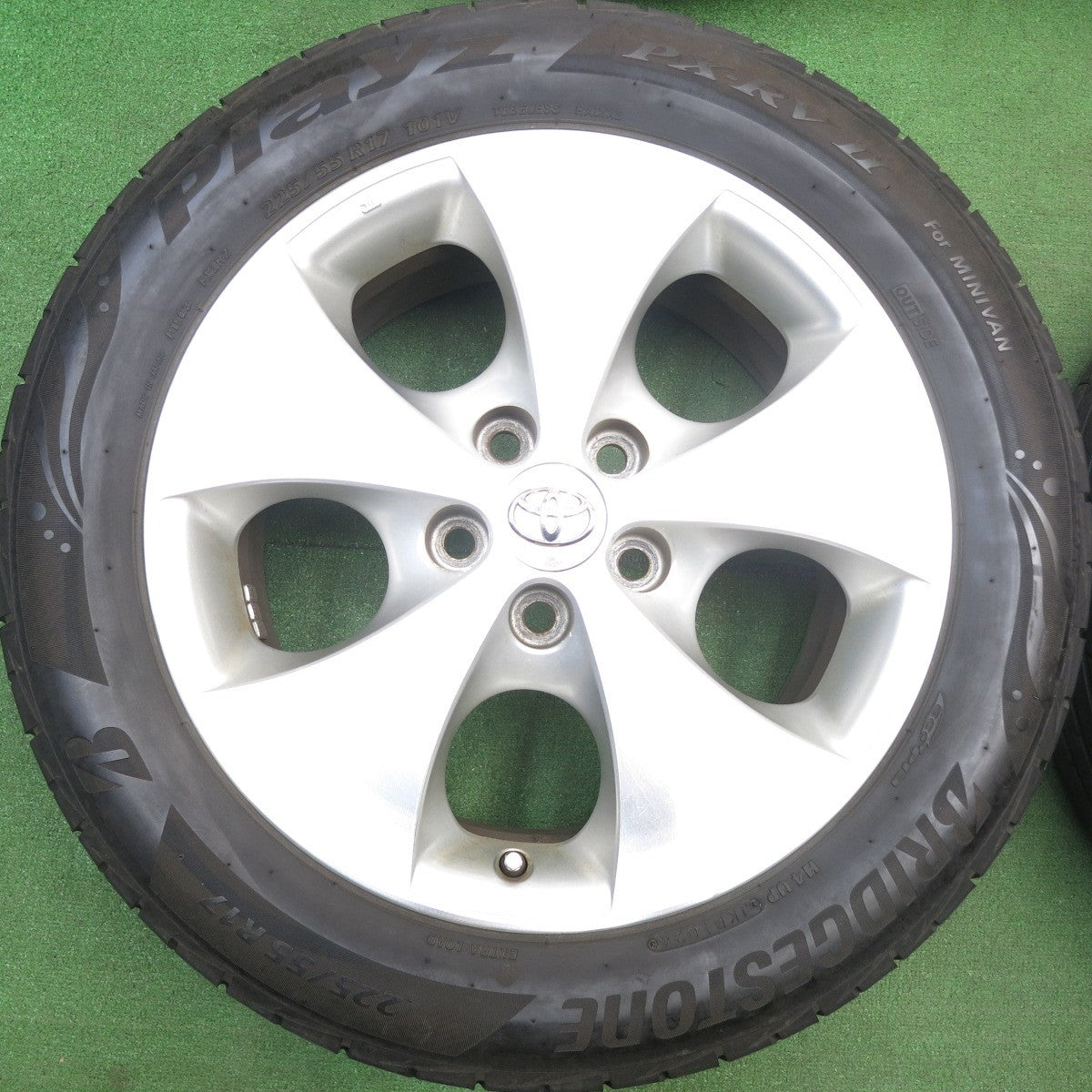 バリ溝！24年！9.5分★トヨタ 10系 アルファード ヴェルファイア 純正 225/55R17 ブリヂストン プレイズ PX-RV2 17インチ PCD114.3/5H★5042715HAノ
