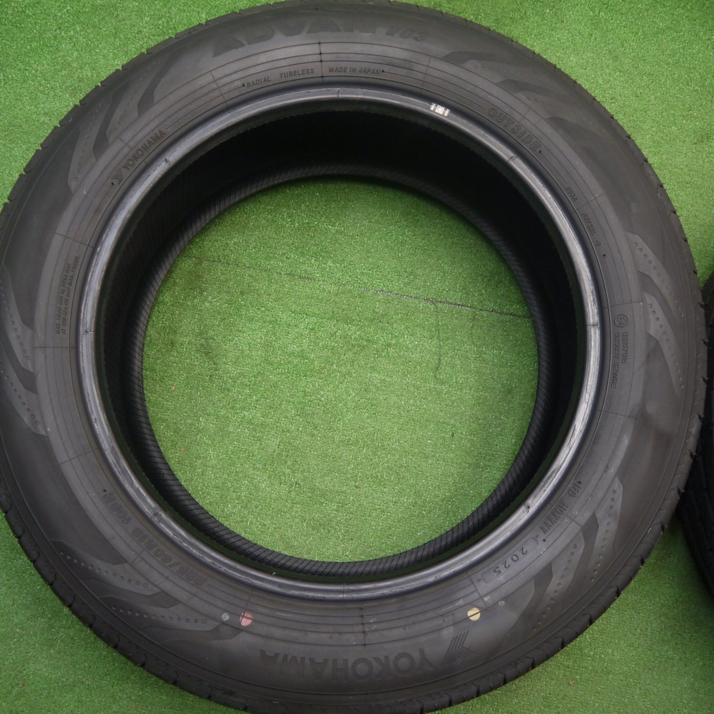 新車外し！25年★225/60R18 ヨコハマ アドバン V03 タイヤ 18インチ 40系 アルファード ヴェルファイア 等★5122603Hノタ