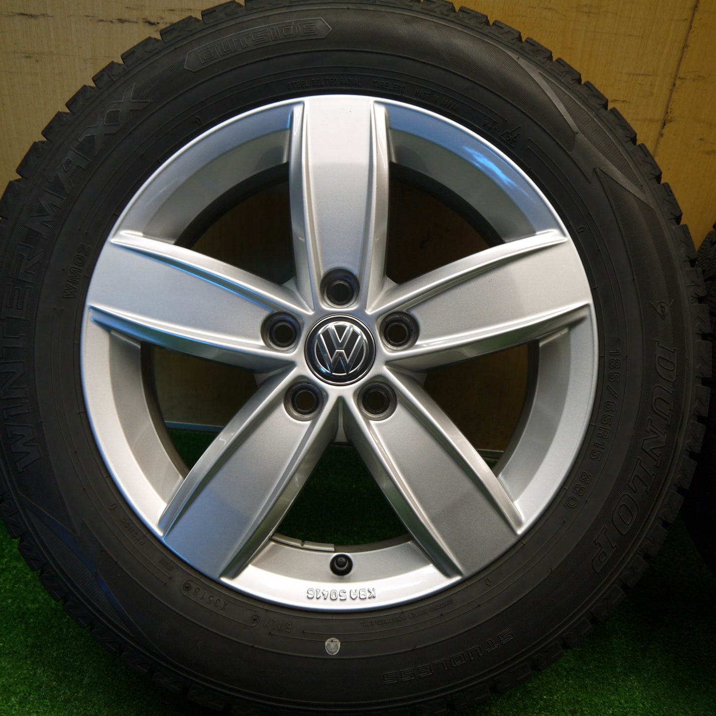 バリ溝！キレイ！8.5分★ワーゲン ポロ 純正 185/65R15 スタッドレス ダンロップ ウインターマックス WM02 15インチ PCD100/5H★5102906Hス