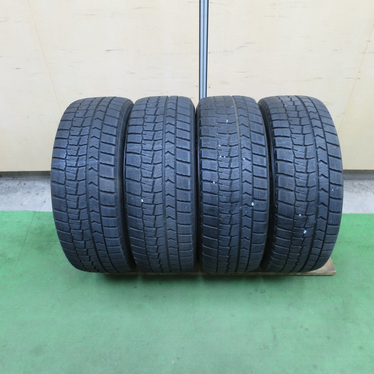 バリ溝！22年！キレイ！9.5分★スタッドレス 215/50R17 ダンロップ ウインターマックス WM02 VELVA SPORT ヴェルヴァ スポーツ 17インチ PCD114.3/5H★6042302TTス