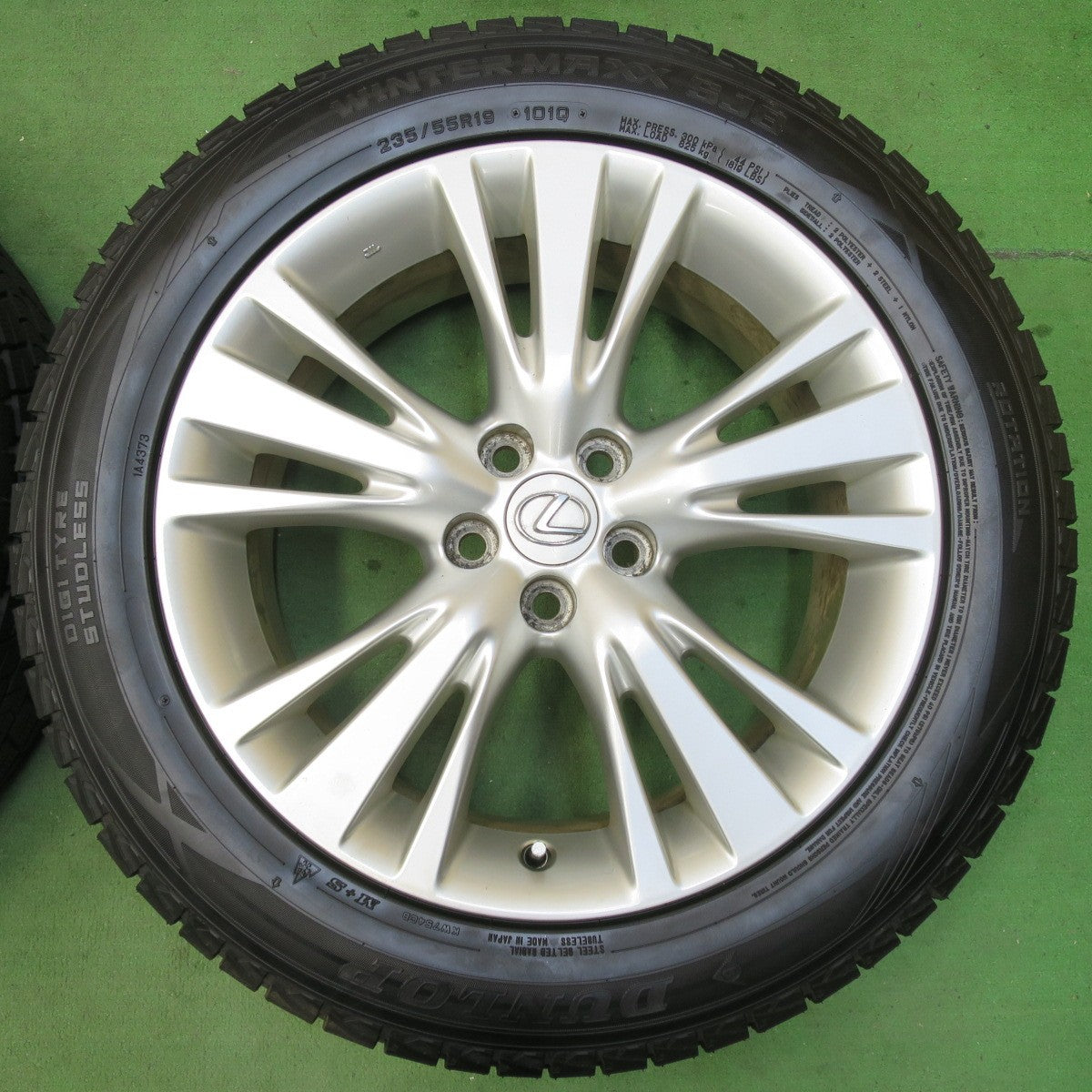 [送料無料] バリ溝！9.5分以上★レクサス 10系 RX 純正 235/55R19 スタッドレス ダンロップ ウインターマックス SJ8 19インチ PCD114.3/5H★5022101イス