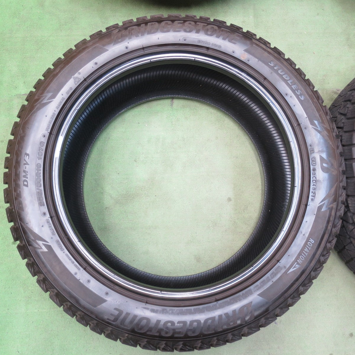 バリ溝！9.5分★スタッドレス 235/55R19 ブリヂストン ブリザック DM-V3 タイヤ 19インチ レクサス RX ハリアー RAV4 等★6010707イスタ
