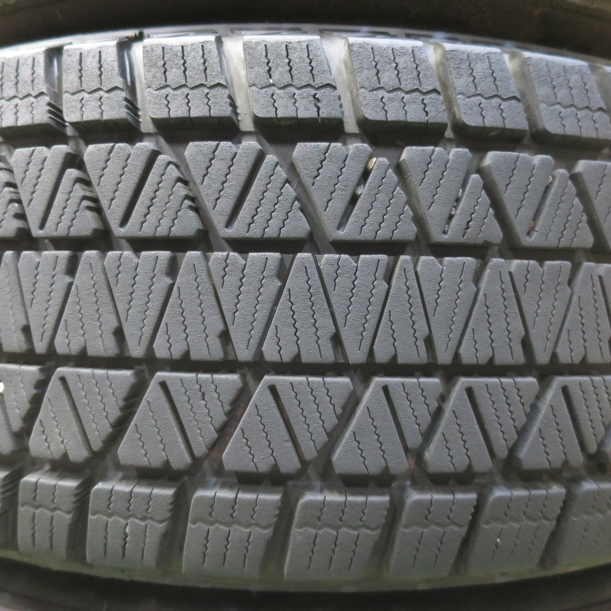 バリ溝！22年！キレイ！9.5分★スタッドレス 225/65R17 ブリヂストン ブリザック DM-V3 STRANGER ストレンジャー 17インチ PCD114.3/5H★6041502イス