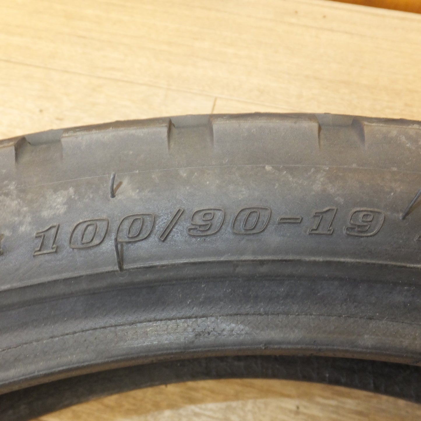 [送料無料] ★ダンロップ DUNLOP 20年製 ロードマスター ROADMASTER TT100 GP 100/90-19 M/C 57H　オートバイ タイヤ 1本★