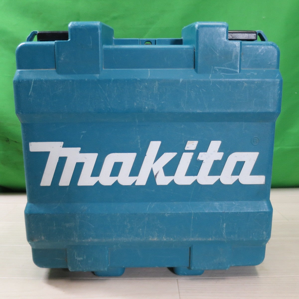 [送料無料] ☆マキタ 高圧 フロア タッカ エアダスタ付 フロア用 ステープル 4MA線 AT450HA ケース付き エア 工具☆