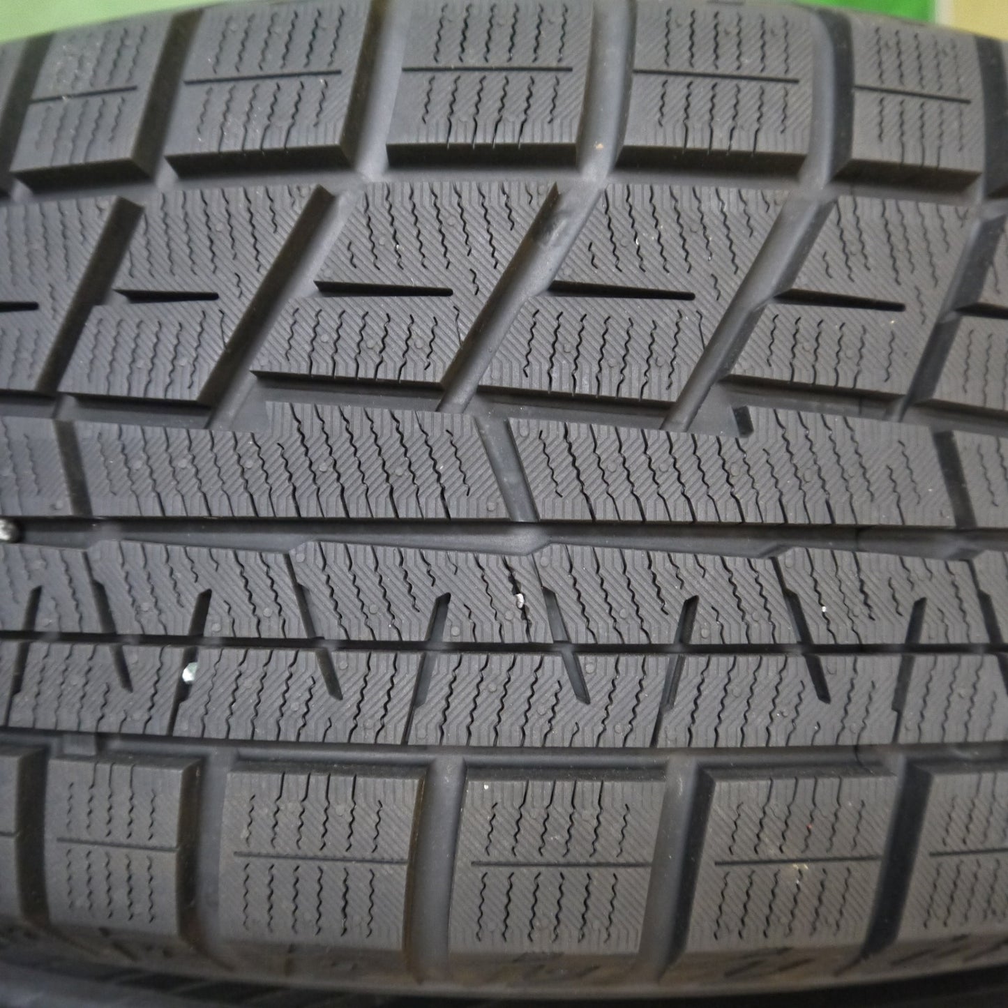 超バリ溝！22年！ほぼ10分★スタッドレス 215/60R16 ヨコハマ アイスガード iG60 ravrion ラブリオン 16インチ PCD114.3/5H★6021004Hス