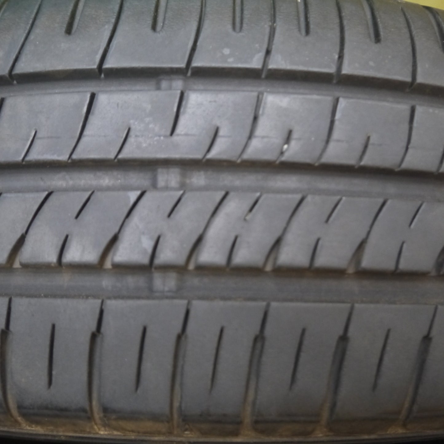 [送料無料] バリ溝！22年！9分★185/60R15 ダンロップ エナセーブ EC204 タイヤ 15インチ フィット シャトル シエンタ 等★4092403Hノタ