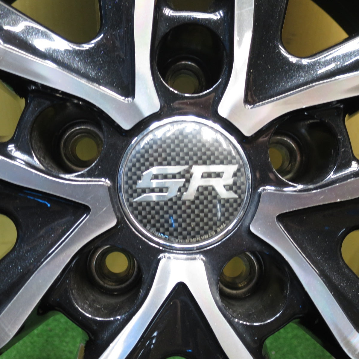 *送料無料* バリ溝！23年！キレイ！9.5分★215/50R17 ヨコハマ ブルーアース RV-02 STRANGER ストレンジャー 17インチ PCD114.3/5H★4040604クノ