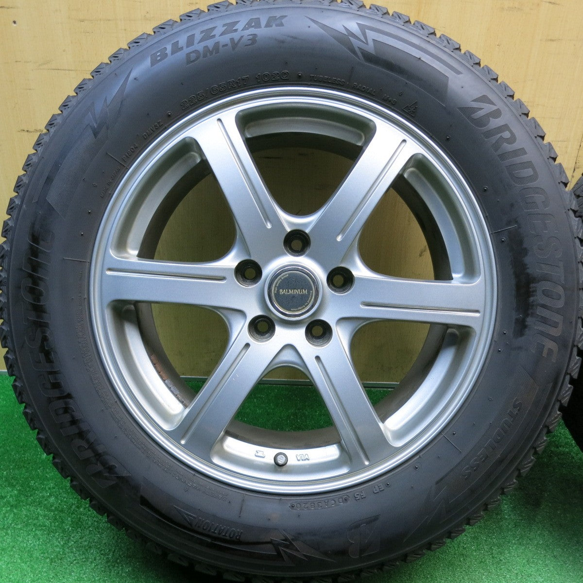 キレイ★スタッドレス 225/65R17 ブリヂストン ブリザック DM-V3 BALMINUM GR6 バルミナ 17インチ PCD114.3/5H★5120612HAス
