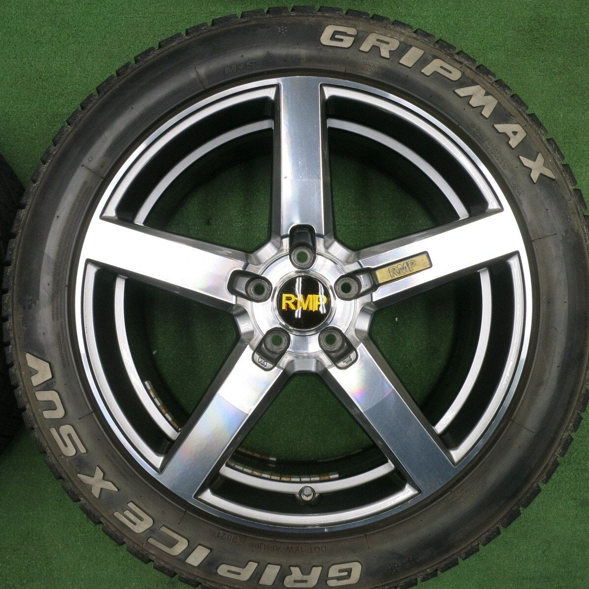 バリ溝！21年！キレイ！9.5分★RMP-050F LFM604 225/55R19 スタッドレス グリップマックス GRIP ICE X SUV ホワイトレター 19インチ PCD114.3/5H★4122005TNス
