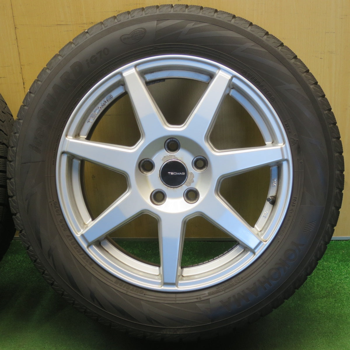 バリ溝！22年！9.5分★BMW 等 TECMAG Type 207R 235/55R17 スタッドレス ヨコハマ アイスガード iG70 テクマグ 17インチ PCD112/5H★6051801NJス