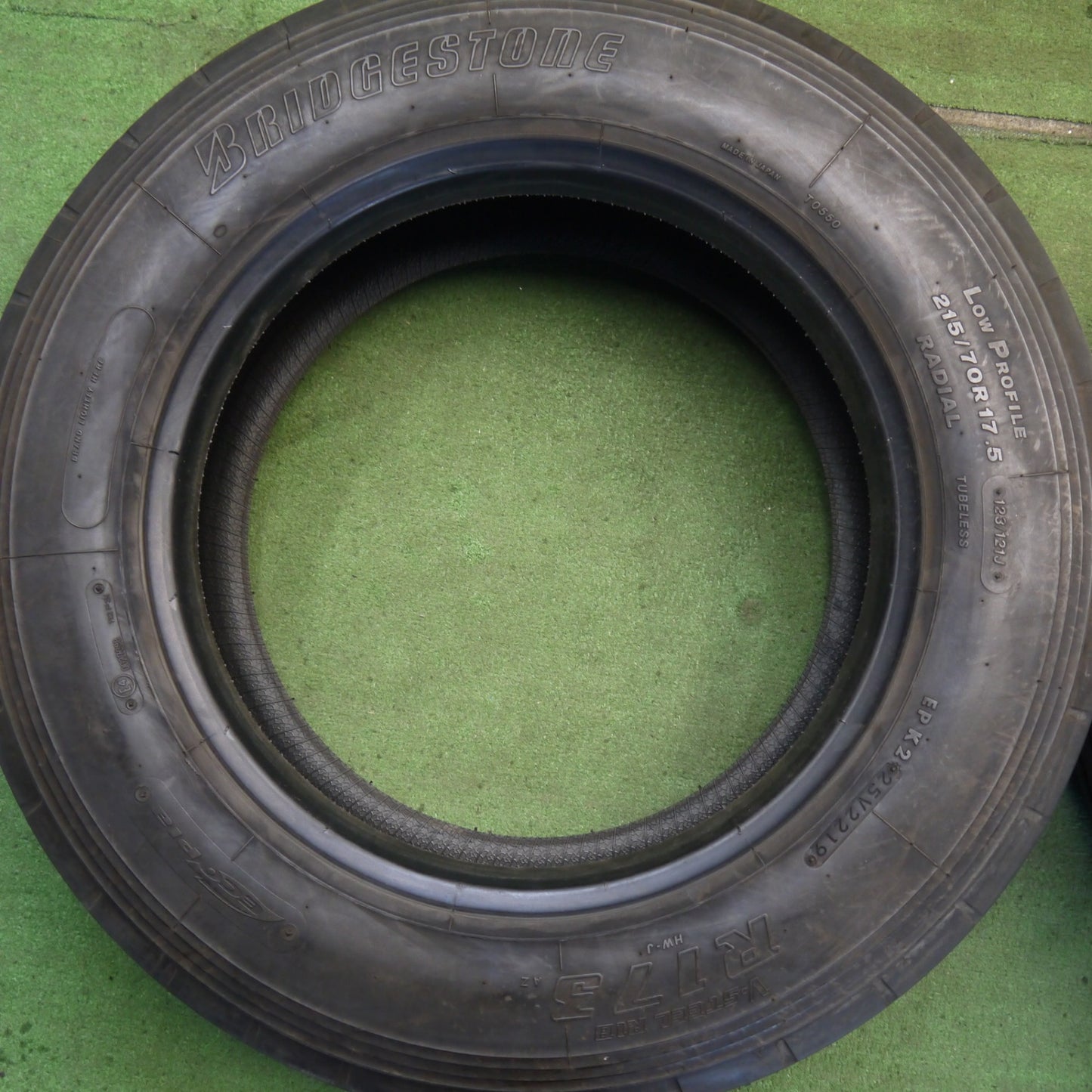 バリ溝！9分！6本★トラック タイヤ 215/70R17.5 123/121J ブリヂストン R173 17.5インチ★6060209Hノ