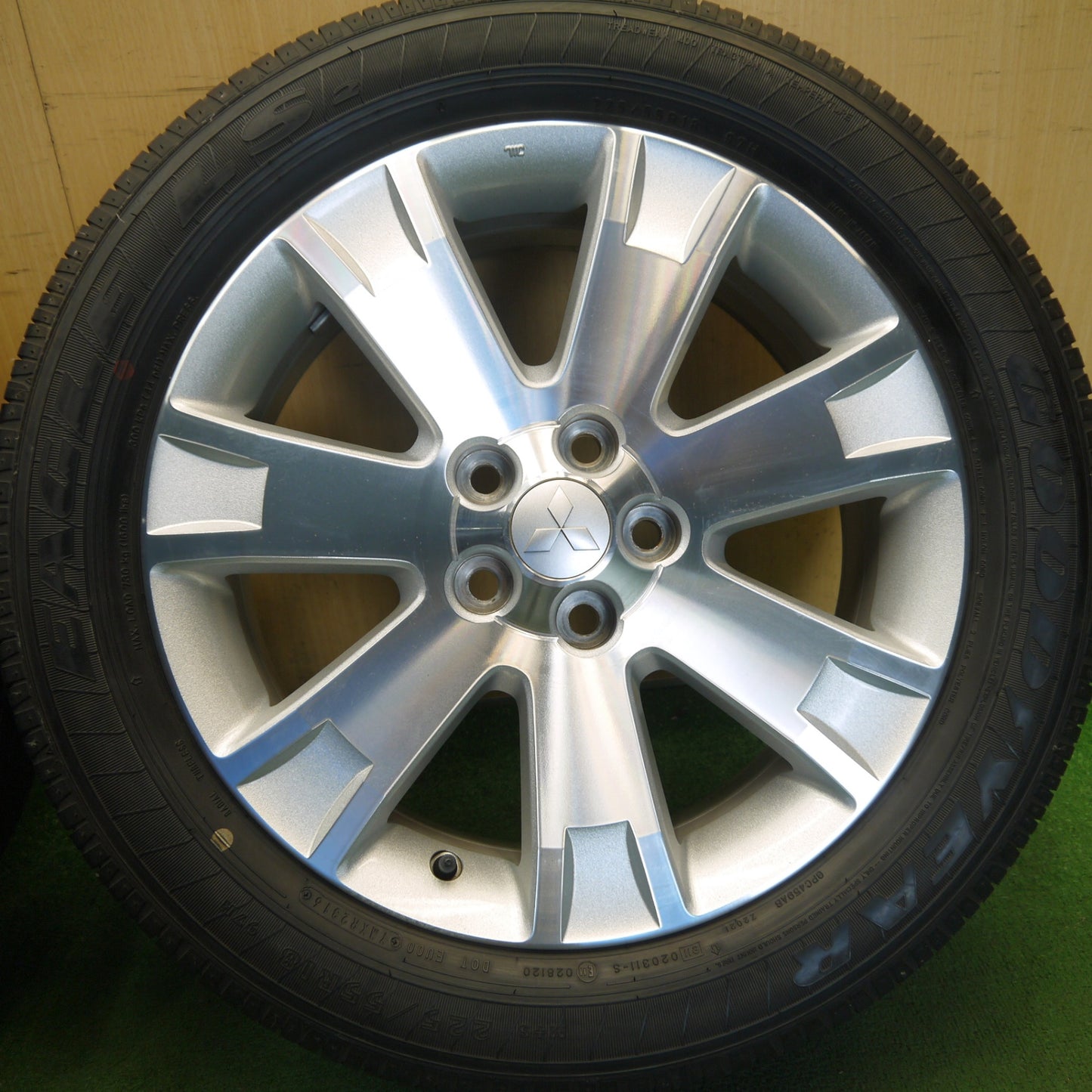 バリ溝！キレイ！9.5分！2本◎三菱 デリカ D:5 純正 225/55R18 グッドイヤー イーグル LS2 18インチ D5 PCD114.3/5H◎6072701Hノ
