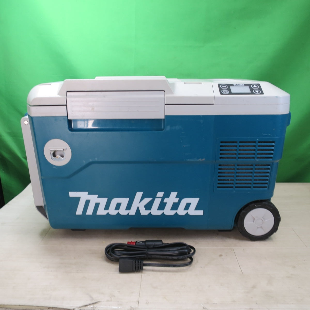 [送料無料] ☆マキタ 充電式 保冷温庫 CW180D 20L makita クーラーボックス アウトドア レジャー☆