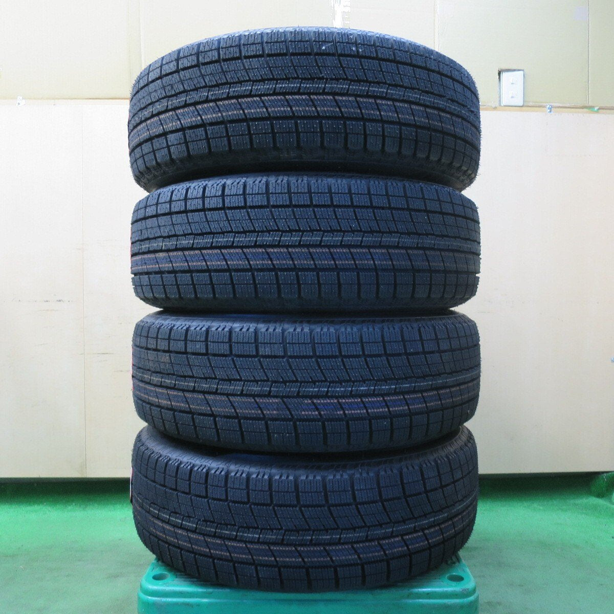 未使用！22年★スタッドレス 225/65R17 ナンカン アイスアクティバ AW-1 EMBELY 17インチ PCD114.3/5H★5021505イス