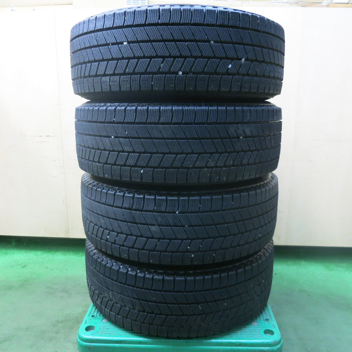 バリ溝！22年！キレイ！9.5分★スタッドレス 205/60R16 ブリヂストン ブリザック VRX3 TOPRUN トップラン 16インチ PCD114.3/5H★5112705SKス