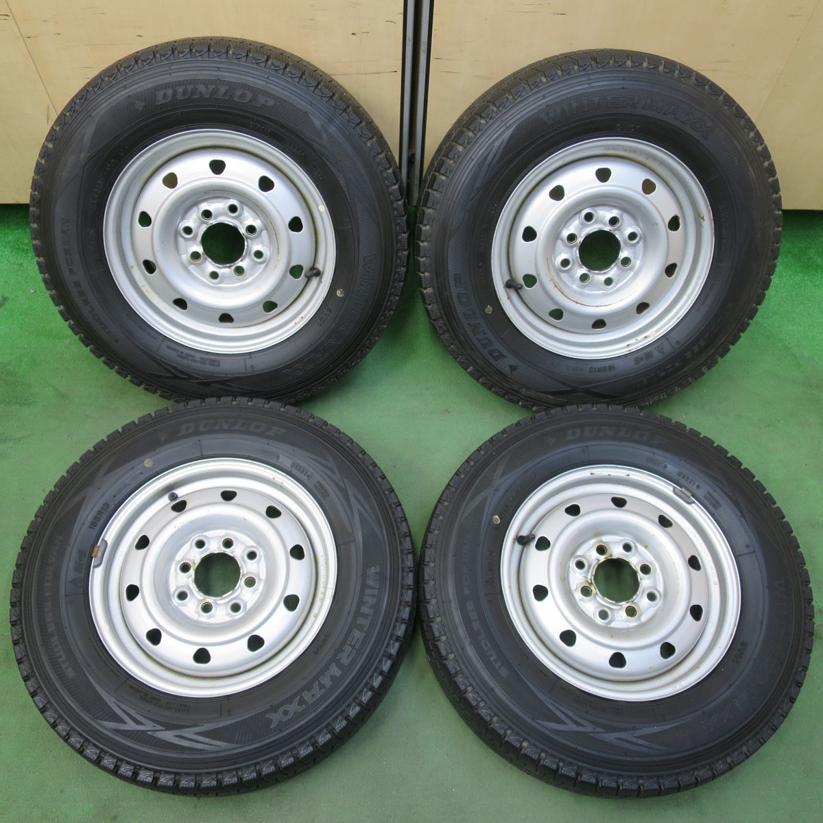 バリ溝！21年！9分★スタッドレス 165R13 6PR ダンロップ ウインターマックス SV01 TOPY スチール ホイール 13インチ PCD100 114.3/4H マルチ★5103006イス