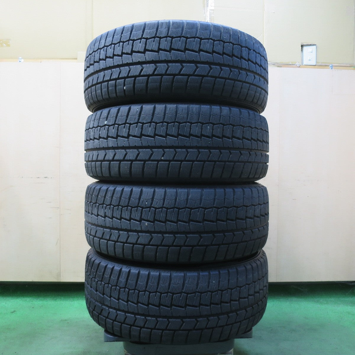 バリ溝！キレイ！9.5分★スタッドレス X CROSS SPEED PREMIUM 235/45R17 ダンロップ ウインターマックス WM02  クロススピード 17インチ PCD114.3/5H★5100909イス