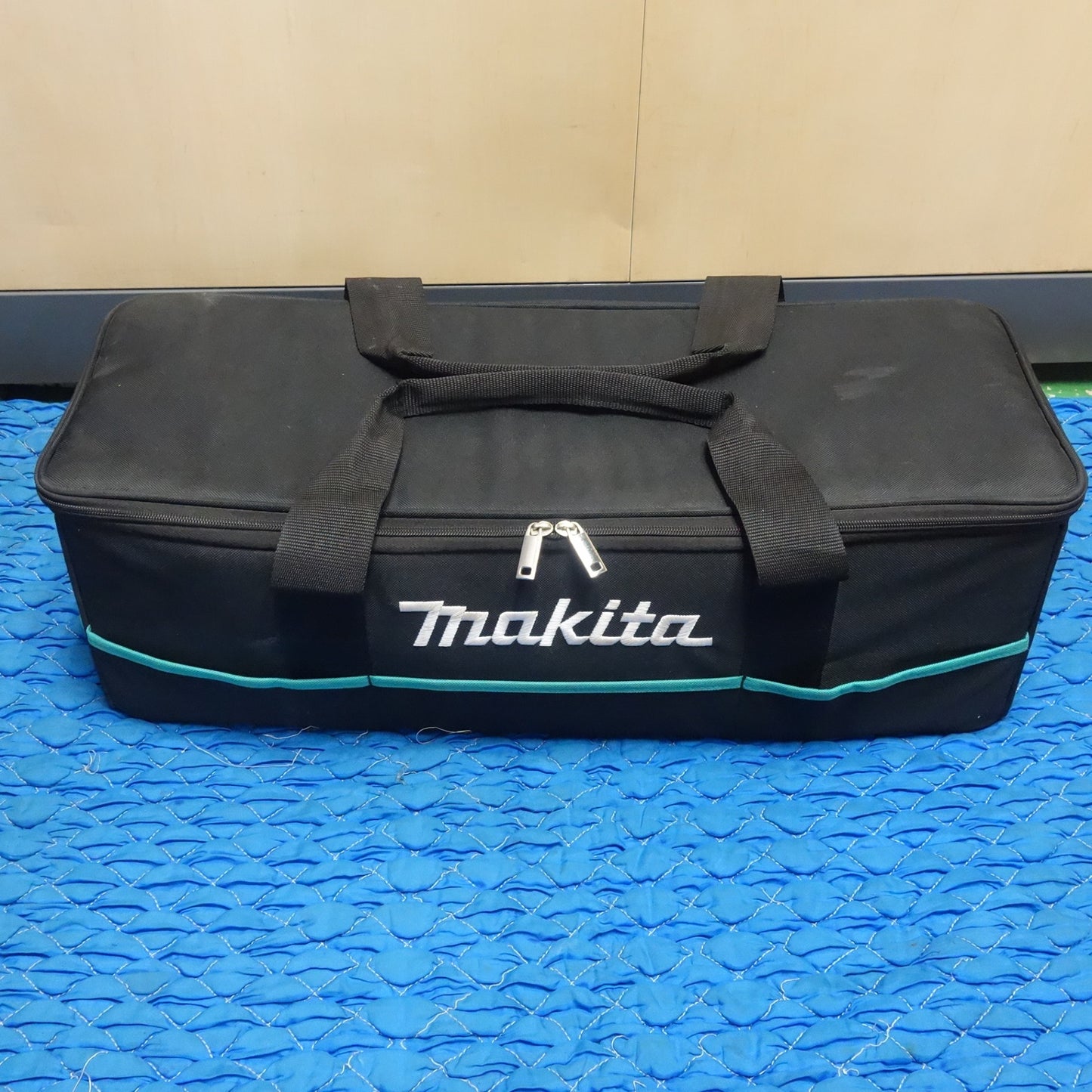 [送料無料] ☆マキタ 充電式 グリス ガン 18V GP180D 本体のみ ケース付き 電動 工具☆