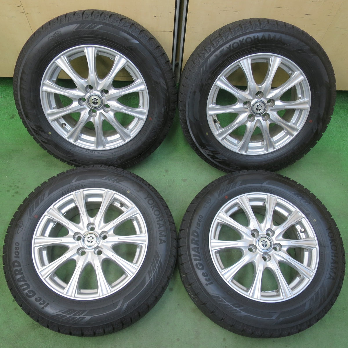 バリ溝！22年！キレイ！9.5分★プリウス 等 195/65R15 スタッドレス ヨコハマ アイスガード iG60 JOKER ジョーカー 15インチ PCD100/5H★6022108イス