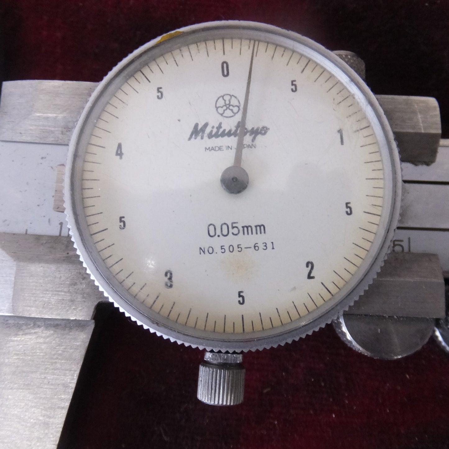 ★ミツトヨ Mitutoyo ダイヤルノギス 200mm 505-631 0.05mm★ [送料無料]