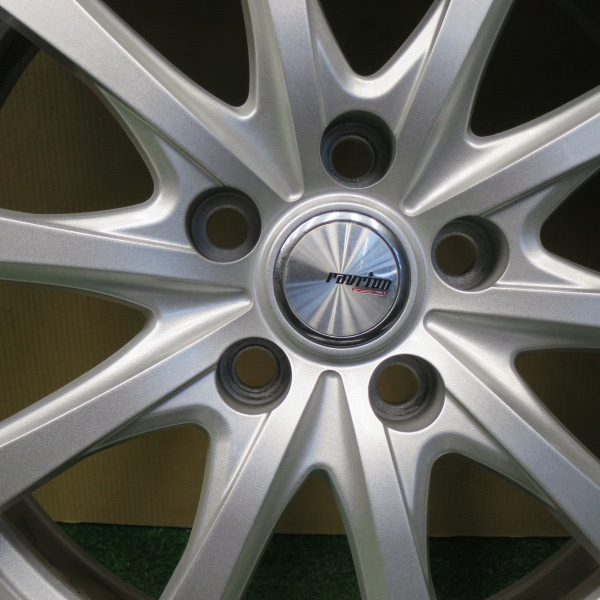 バリ溝！23年！キレイ！9.5分以上★スタッドレス 215/60R17 グッドイヤー アイスナビ7 ravrion RS01 ラブリオン 17インチ PCD114.3/5H★6040308NKス