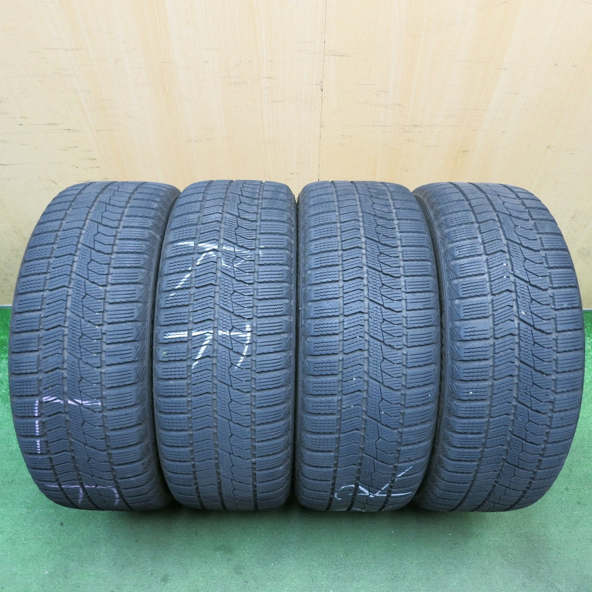 キレイ！22年◎ボルボ 等 Eurodesign 205/50R17 スタッドレス トーヨー オブザーブ GIZ2 ユーロデザイン 17インチ PCD108/5H◎6082503HAス