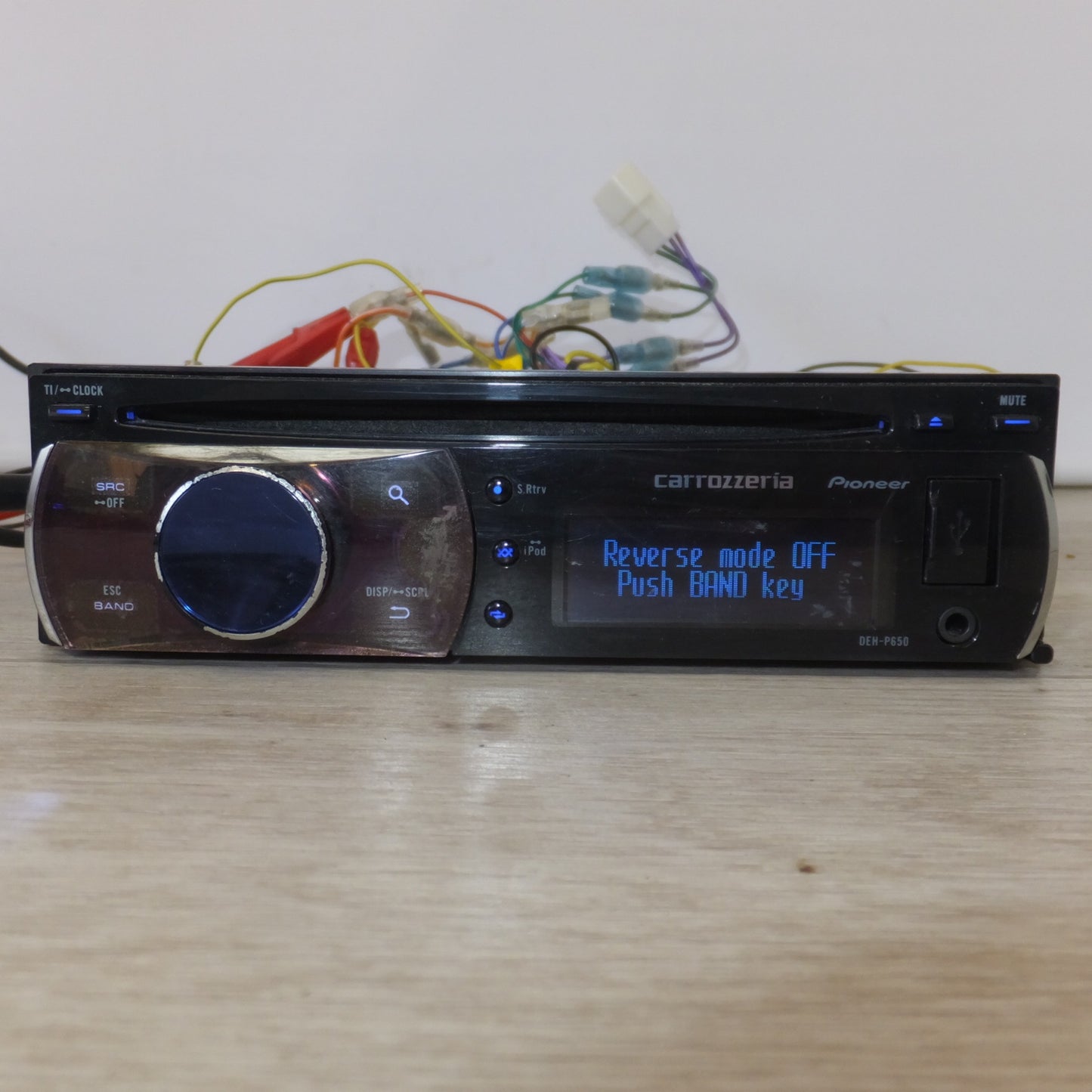 [送料無料] ★カロッツェリア carrozzeria カーオーディオ 1Dメインユニット DEH-P650[79]★