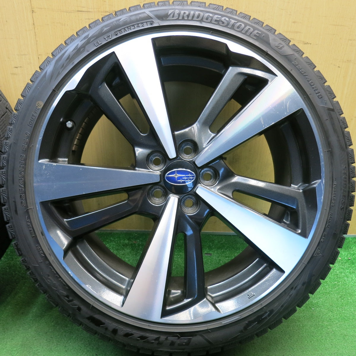 バリ溝！9.5分◎スバル インプレッサ スポーツ 純正 225/40R18 スタッドレス ブリヂストン ブリザック VRX3 18インチ PCD100/5H◎6071903HAス