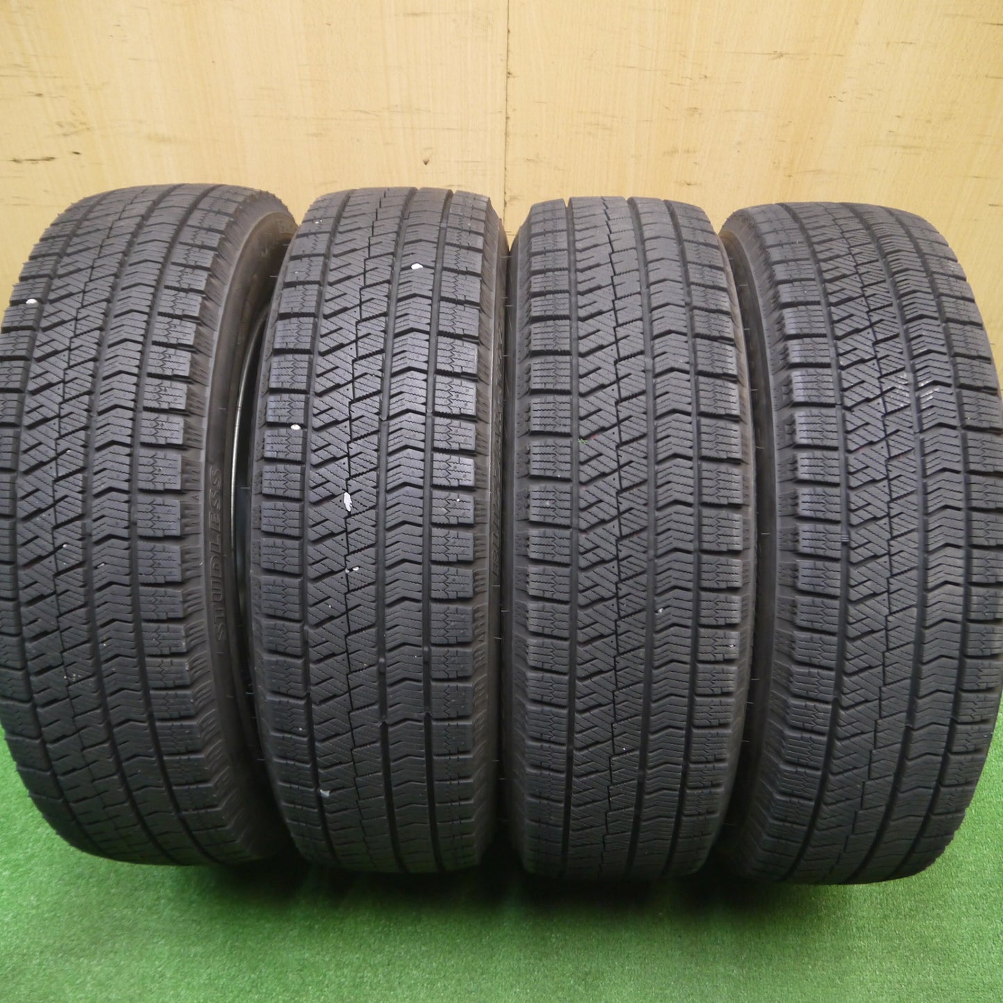 [送料無料] バリ溝！23年！キレイ！ほぼ10分★スタッドレス 175/65R15 ブリヂストン ブリザック VRX2 LEBEN レーベン 15インチ PCD100/4H★4102908Hス