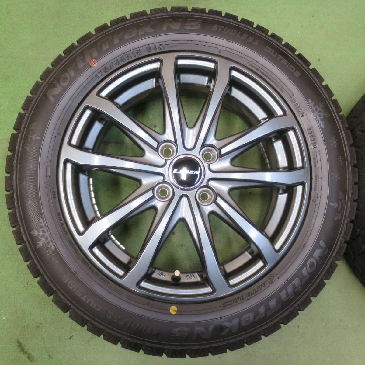 超バリ溝！22年！キレイ！ほぼ10分★スタッドレス 175/65R15 オートバックス ノーストレック N5 LEBEN レーベン 15インチ PCD100/4H★5112105イス