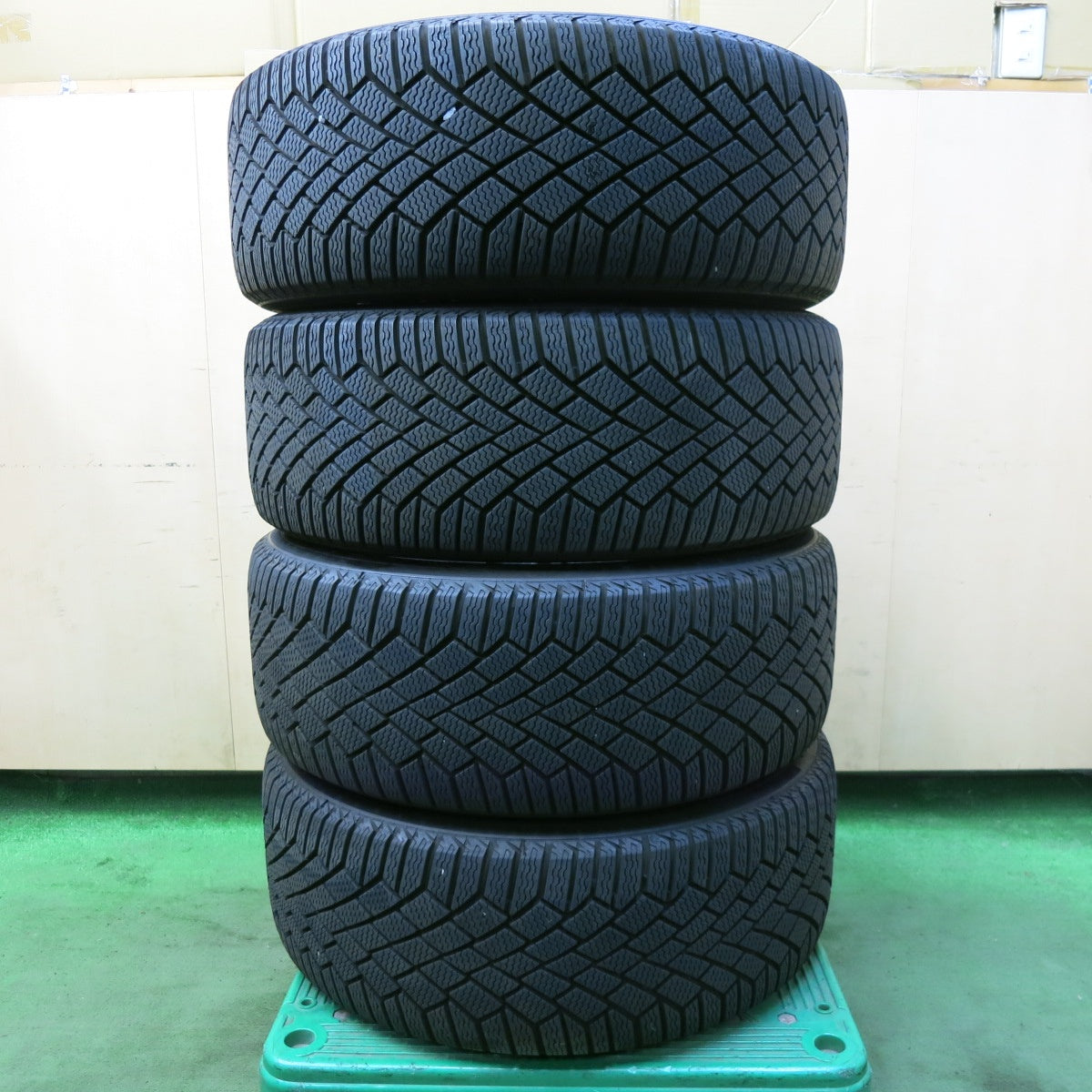 バリ溝！23年！キレイ！9分★アウディ RS4 RS5 B9 8W 純正 235/40R19 スタッドレス コンチネンタル バイキング コンタクト7 19インチ PCD112/5H★5082702SKス