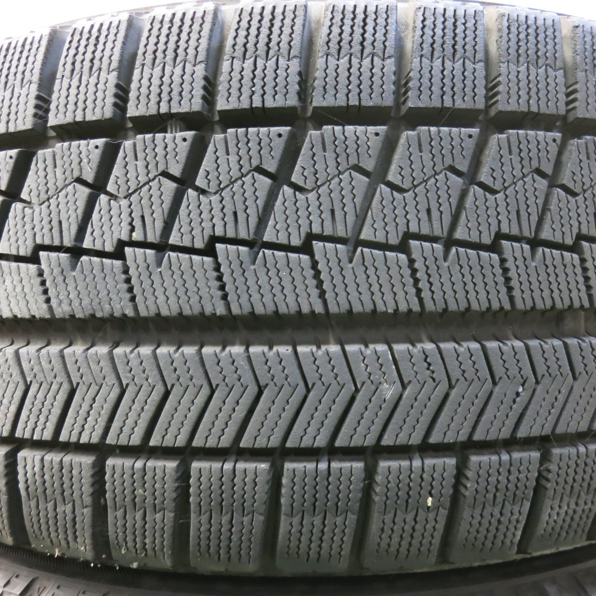 バリ溝！21年！9.5分★アウディ A3 等 EUROTECH GAYA5 225/45R17 スタッドレス ブリヂストン ブリザック VRX ユーロテック ガヤ5 17インチ PCD112/5H★5082203SKス