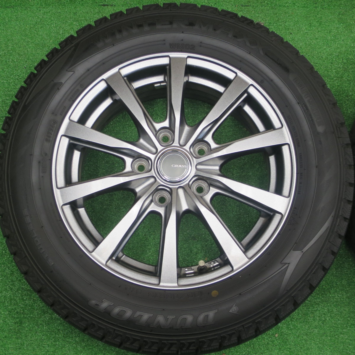 バリ溝！24年！キレイ！ほぼ10分★スタッドレス 195/65R15 ダンロップ ウインターマックス WM02 GRASS グラス 15インチ PCD114.3/5H★5121803NKス