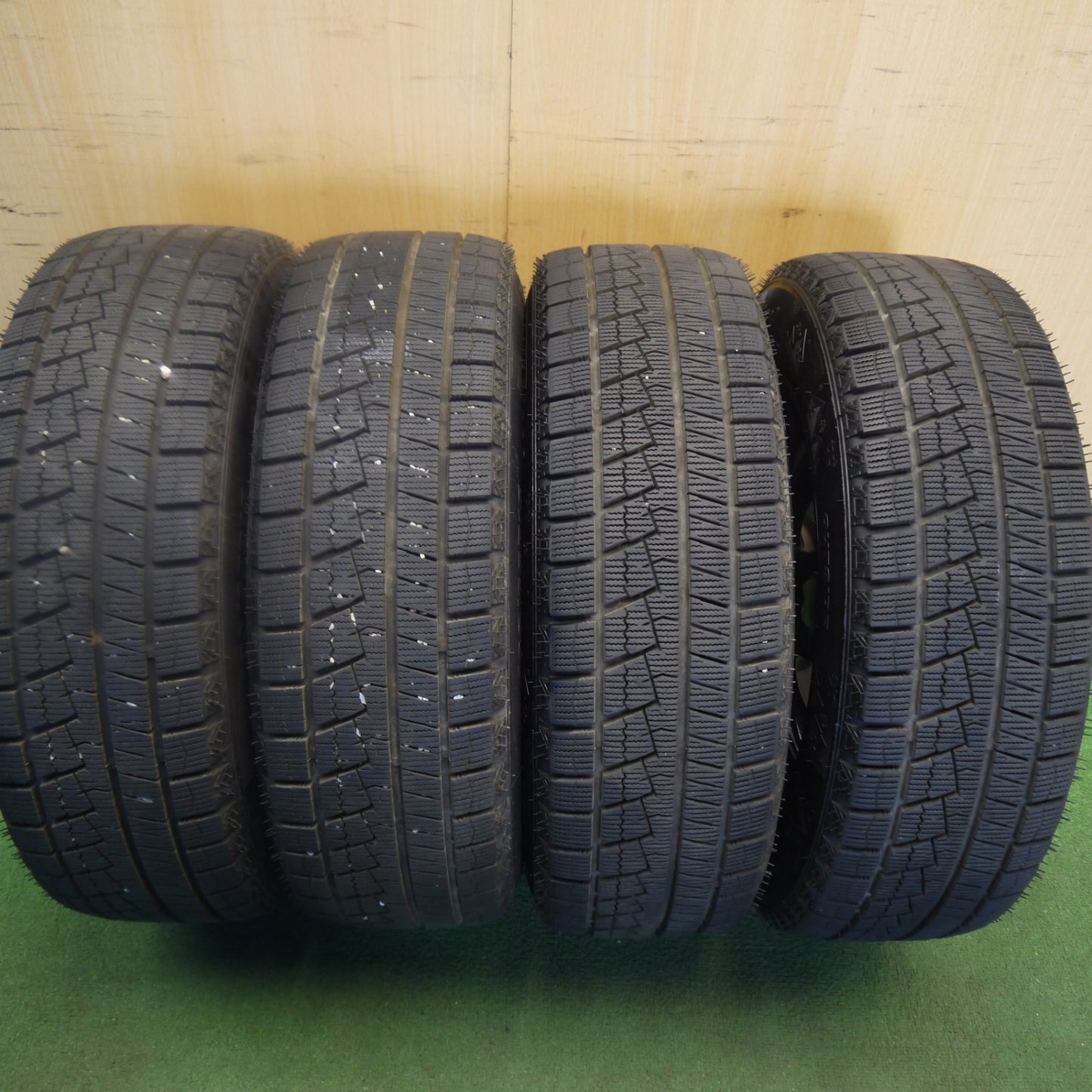 バリ溝！25年！キレイ！9.5分以上★プリウス 等 195/65R15 スタッドレス ネクセン WINGUARD ice2 D.O.S. DOS 15インチ PCD100/5H★6041408Hス