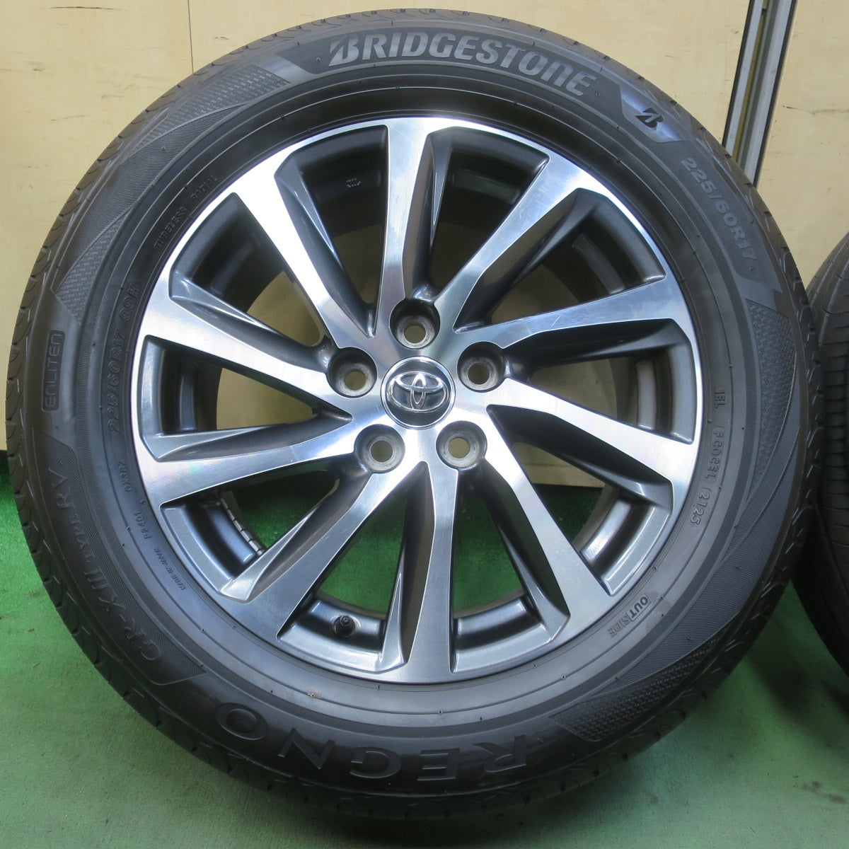 バリ溝！25年！キレイ！9.5分◎トヨタ 30系 アルファード ヴェルファイア 純正 225/60R17 ブリヂストン レグノ GR-XⅢ TYPE RV 17インチ PCD114.3/5H◎6081702イノ