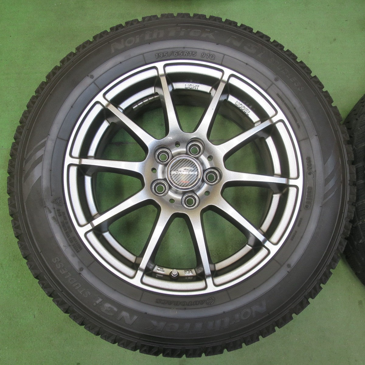 バリ溝！キレイ！9分★プリウス 等 195/65R15 スタッドレス オートバックス ノーストレック N3i SCHNEIDER シュナイダー 15インチ PCD100/5H★5122007イス