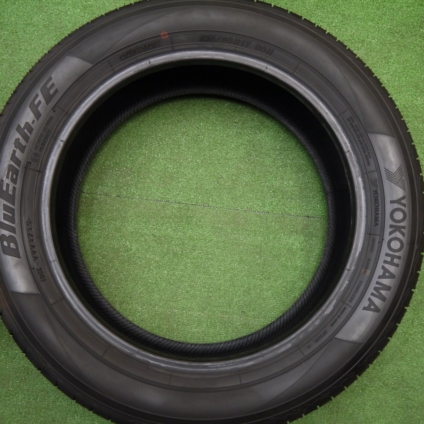 バリ溝！25年！9.5分★195/60R17 ヨコハマ BluEarth-FE AE30D タイヤ 17インチ ブルーアース 60系 プリウス ライズ ロッキー 等★5112504Hノタ