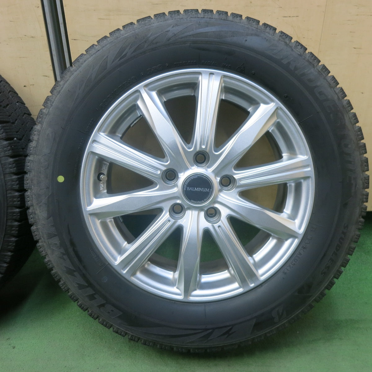 バリ溝！キレイ！9分★スタッドレス 205/65R16 ブリヂストン ブリザック VRX2 BALMINUM KR10 バルミナ 16インチ PCD114.3/5H★6033002SKス