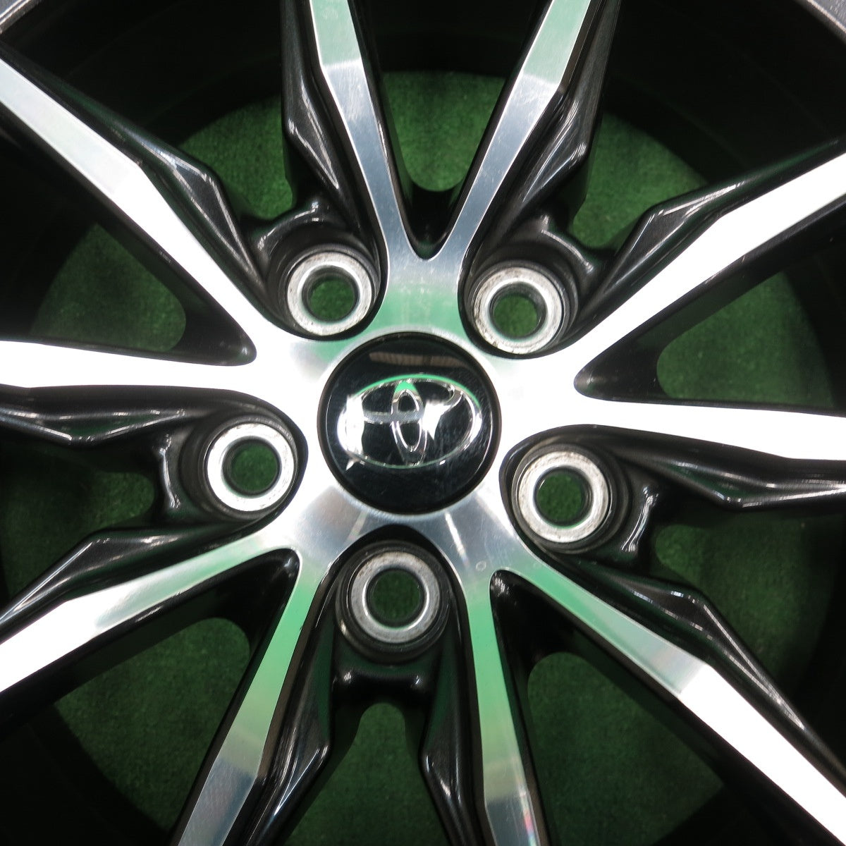 送料無料* キレイ☆トヨタ ZN6 86 後期 純正 ホイール 17インチ 17×7J