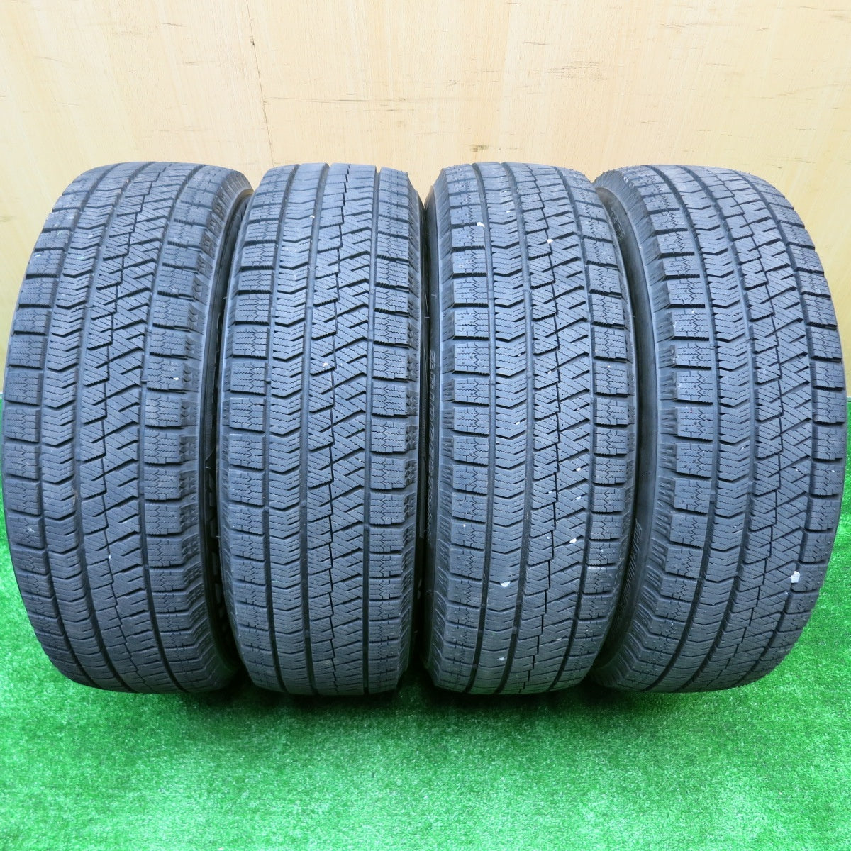 バリ溝！24年！キレイ！9.5分☆スタッドレス 195/65R16