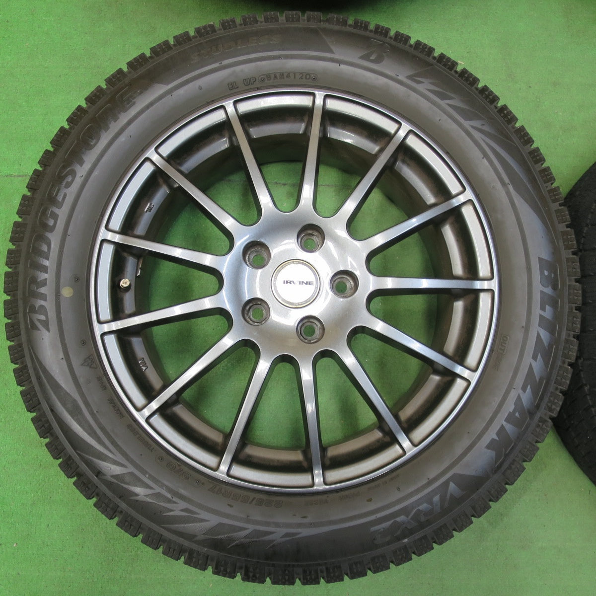 [送料無料] 4本価格！20年★BMW 等 IRVINE F01 225/55R17 スタッドレス ブリヂストン ブリザック VRX2 アーヴィン 17インチ PCD112/5H★4112204イス